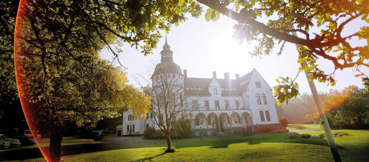 Hellidens Slott Hotel Тидахолм Екстериор снимка